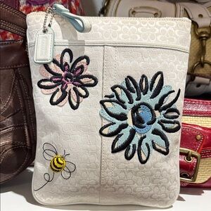 Coach Bumble Bee Cream Floral Embroidered Bag crossbody clean 2006